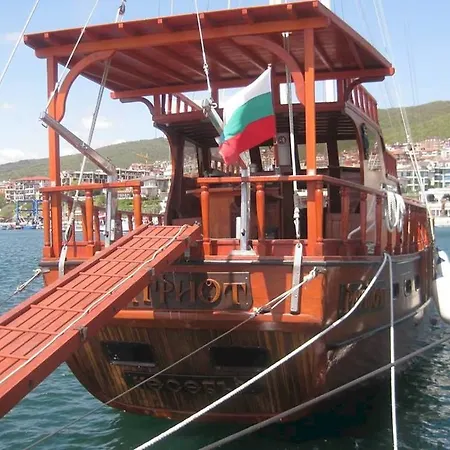 Хотел Arena Complex 4*